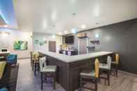 Bar, Cafe and Lounge La Quinta Inn & Suites by Wyndham Tulsa Broken Arrow