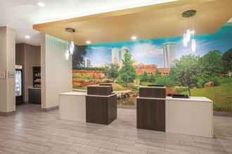 Lobby 4 La Quinta Inn & Suites by Wyndham Tulsa Broken Arrow