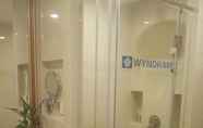 Toilet Kamar 3 Wyndham Hainan Clearwater Bay Resort