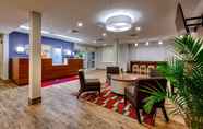 Lobi 6 Microtel Inn & Suites by Wyndham Niagara Falls