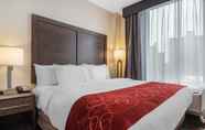 Kamar Tidur 7 Comfort Inn & Suites near Stadium