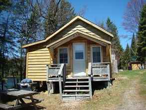 Exterior 4 Longmuir's Hidden Cove Cottage Resort