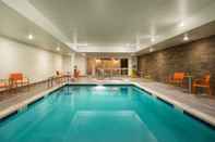 สระว่ายน้ำ Home2 Suites by Hilton Roanoke, VA