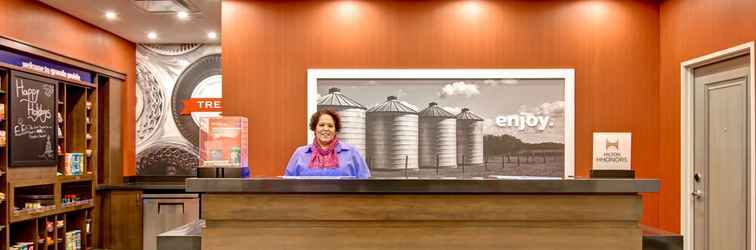 Sảnh chờ Hampton Inn & Suites by Hilton Grande Prairie