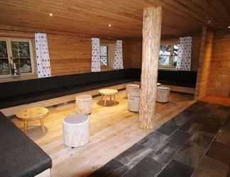 Lobi 2 Alpen Select Lodge for 16-24 People