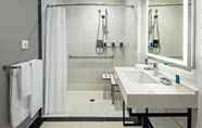 Toilet Kamar 4 Four Points By Sheraton Manhattan Midtown West