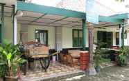 Bên ngoài 2 Pamularsih Homestay