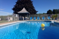 Swimming Pool Upper Clements Cottages