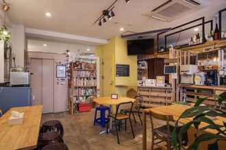 Lobi 4 Beehive Hostel Osaka