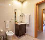 Toilet Kamar 2 162 Sol Apartments