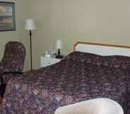 Bedroom 2 Hotel Motel de la Montagne