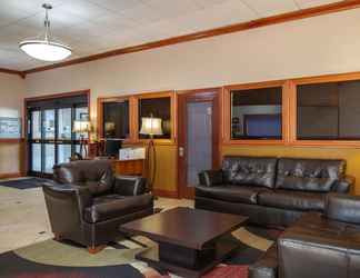 Lobi 2 AmericInn by Wyndham La Crosse Riverfront-Conference Center