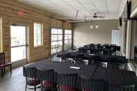 Functional Hall AmericInn by Wyndham La Crosse Riverfront-Conference Center