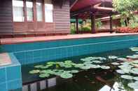 สระว่ายน้ำ Rim Nam Kong Homestay & Campsite