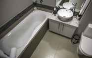 Toilet Kamar 6 CAG The Hub