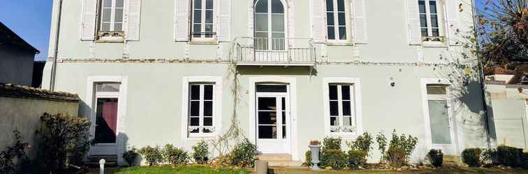 Exterior Villa Clément Sens Appart'hôtel