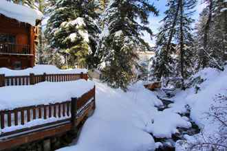 Bangunan 4 Log Cabin on the Stream