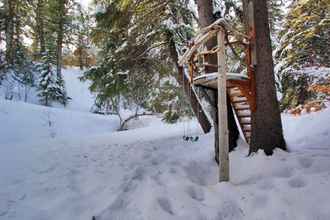 Bangunan 4 Treehouse by the Stream