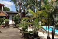 Kolam Renang Villa Sisavad Guesthouse