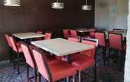 Restoran 5 Black Gold Suites Tioga