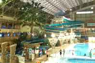 Swimming Pool Creston Hotel