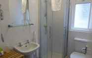 Toilet Kamar 6 The Berwick - Over 40's Only