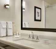In-room Bathroom 3 Hilton Garden Inn Statesville