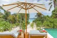 สระว่ายน้ำ Kudafushi Resort and Spa