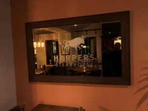 Sảnh chờ 4 Harper's Steakhouse with Rooms, Haslemere