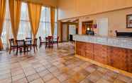 Lobby 3 SureStay Plus Hotel by Best Western Sacramento North