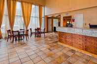 Lobi SureStay Plus Hotel by Best Western Sacramento North