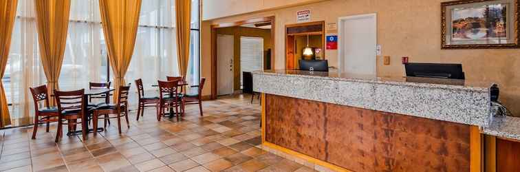 Sảnh chờ SureStay Plus Hotel by Best Western Sacramento North