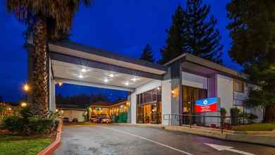 Bangunan 4 SureStay Plus Hotel by Best Western Sacramento North