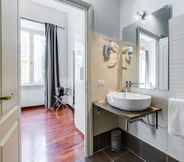 In-room Bathroom 5 Relais Vatican Suites
