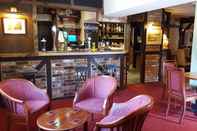 Bar, Cafe and Lounge Walnut Tree Hotel