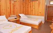 Kamar Tidur 5 Golden Guest Hotel