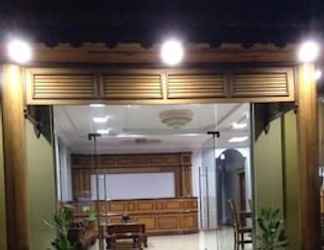 Lobi 2 Golden Guest Hotel