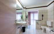 In-room Bathroom 4 Contel Hotel Koblenz