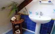 In-room Bathroom 5 B&B ~ Repos Sous les Arbres