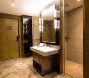In-room Bathroom 3 lnsail Hotels Luohu Port Railway Station Shenzhen