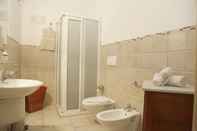 In-room Bathroom Sottacastieddu