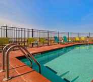 Swimming Pool 3 Best Western Plus Executive Residency Elk City