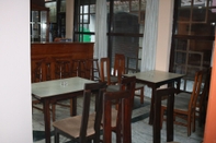 Bar, Cafe and Lounge Om Tara Guest House