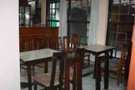 Bar, Kafe, dan Lounge Om Tara Guest House