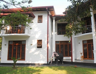 Exterior 2 Mahakumara White House Hotel