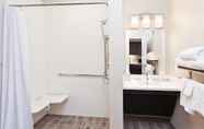 Toilet Kamar 6 TownePlace Suites Dothan