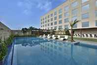 Kolam Renang Radisson Blu Faridabad