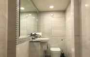 In-room Bathroom 7 Sanctum London Belsize Road