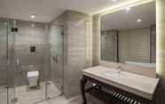 In-room Bathroom 4 Park Regis Goa