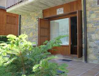 Bangunan 2 APARTMENTSUITESPAIN BAQUEIRA Jardin Privado